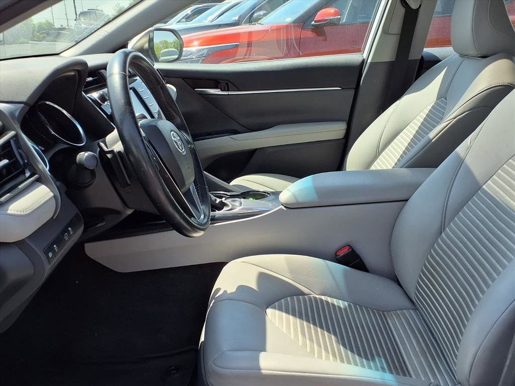 Used 2019 Toyota Camry SE w/ Convenience Package FWD image 23