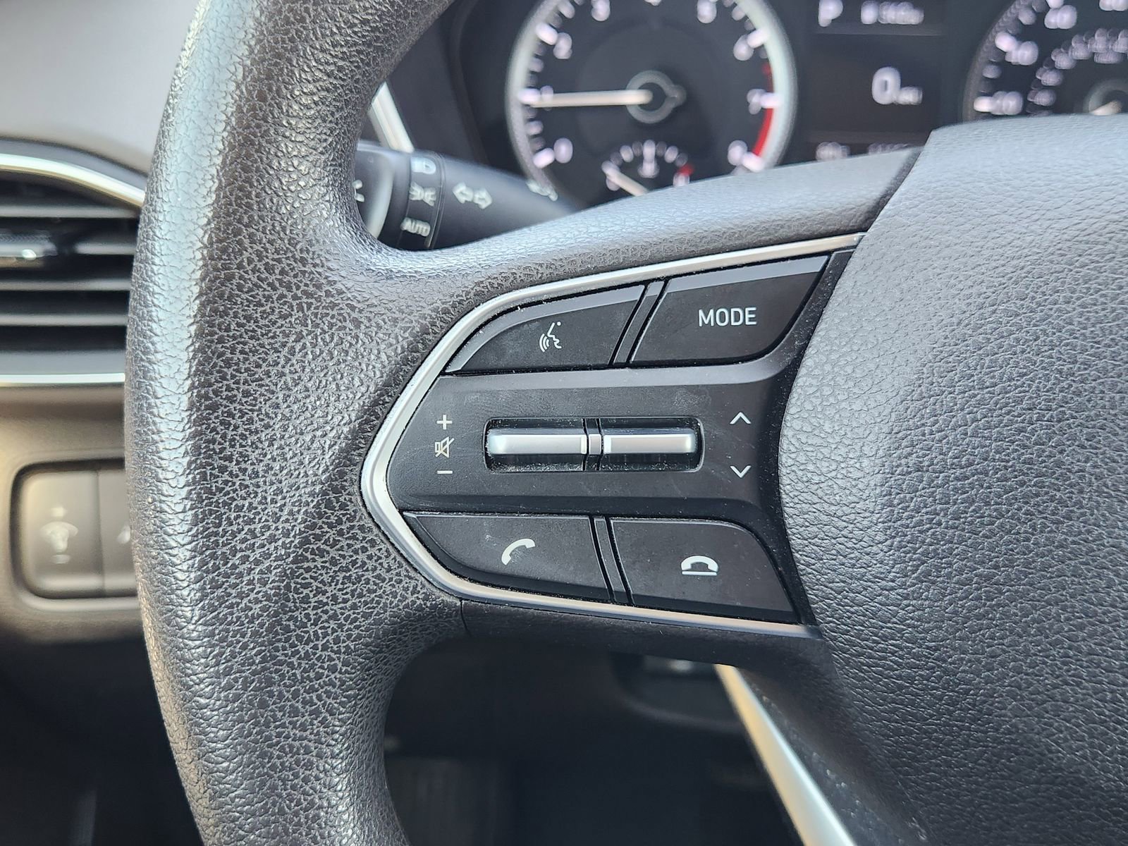 Used 2020 Hyundai Santa Fe SE image 32