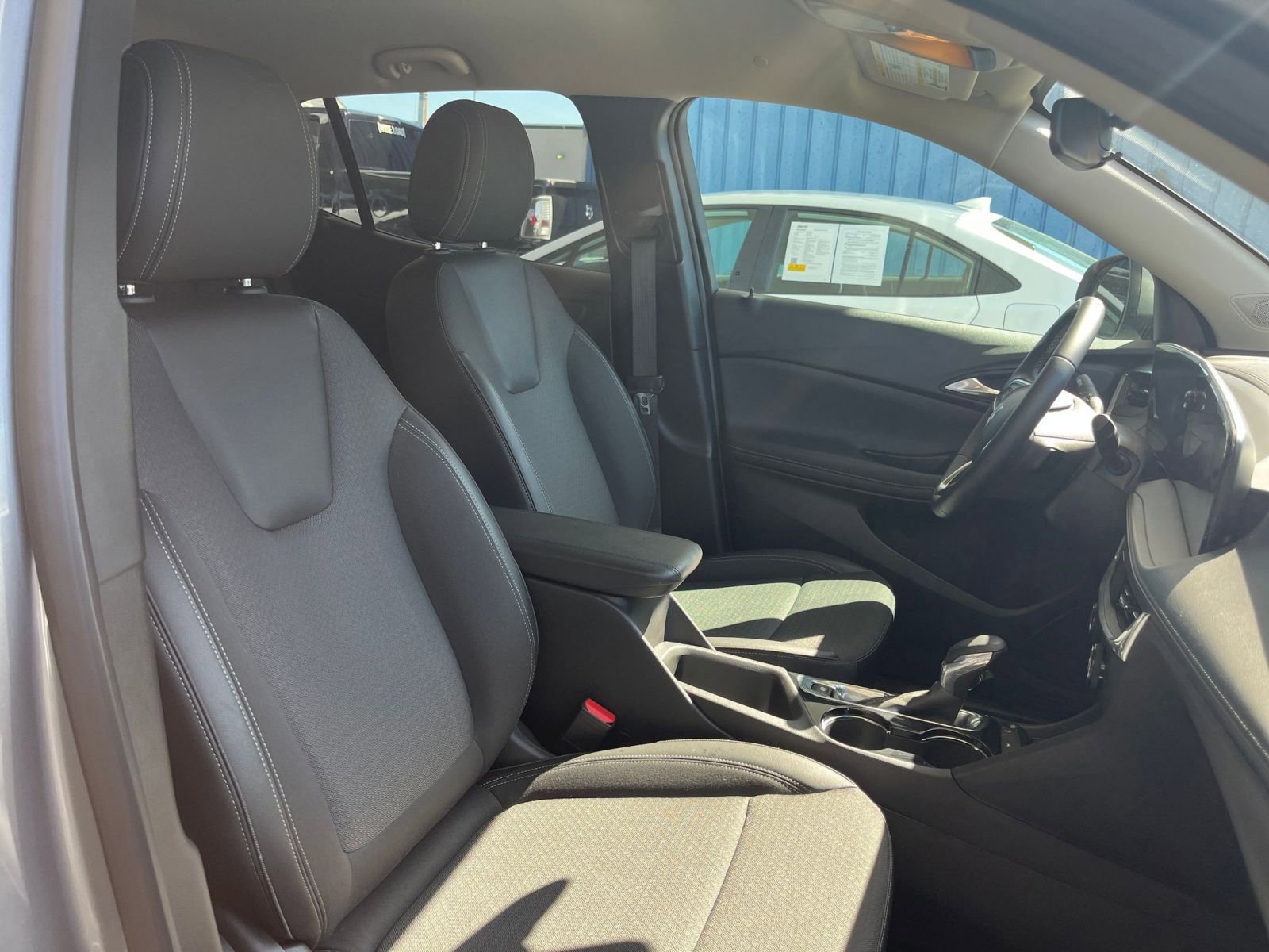 Used 2025 Buick Encore GX Preferred image 35