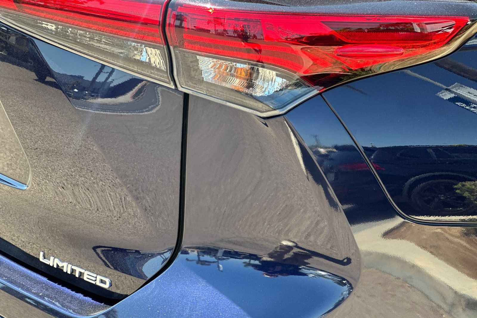 Used 2020 Toyota Highlander Limited FWD image 28