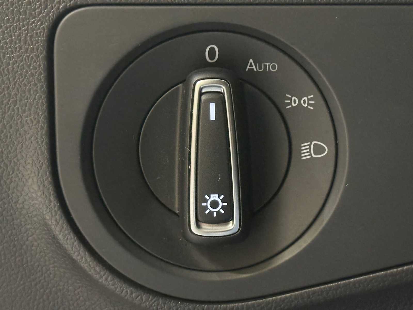 Used 2022 Volkswagen Tiguan SE R-Line AWD/4WD image 18