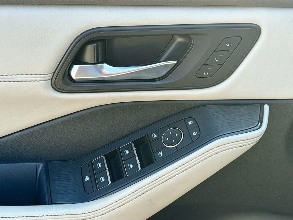 Used 2023 Nissan Rogue SL w/ SL Premium Package image 21