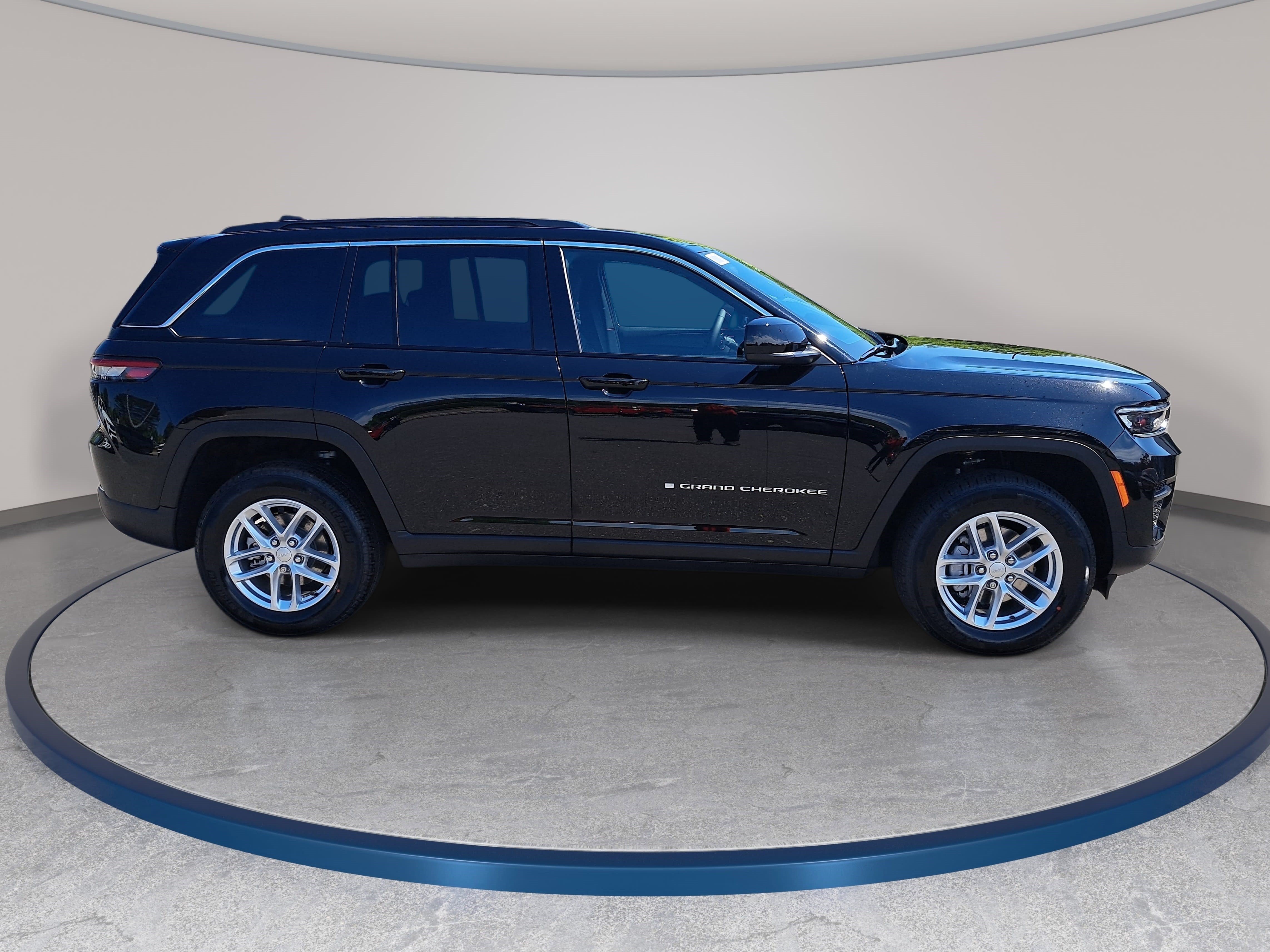 New 2026 Jeep Grand Cherokee Laredo X AWD/4WD image 4