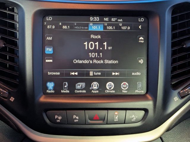 Used 2014 Jeep Cherokee Limited w/ Technology Group FWD image 17