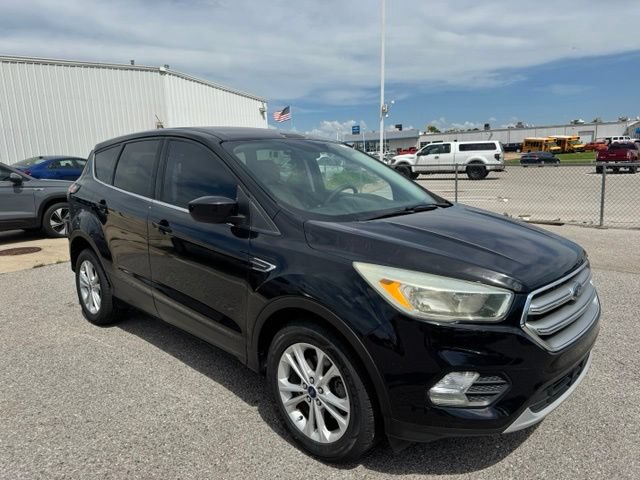 Used 2017 Ford Escape SE FWD image 1