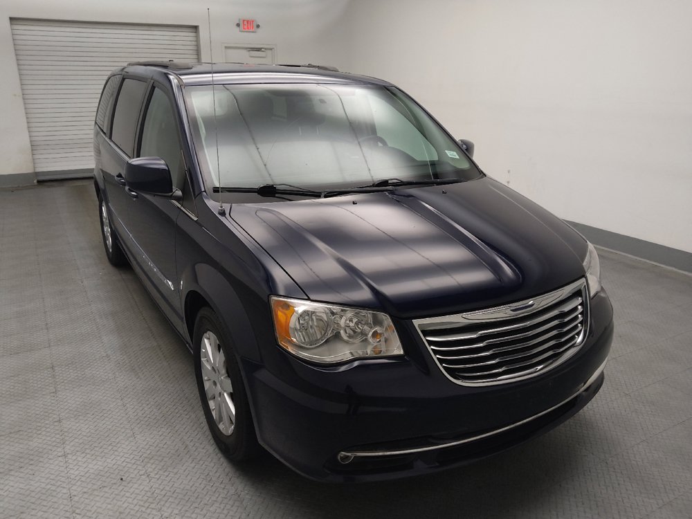 Used 2015 Chrysler Town & Country Touring FWD image 13