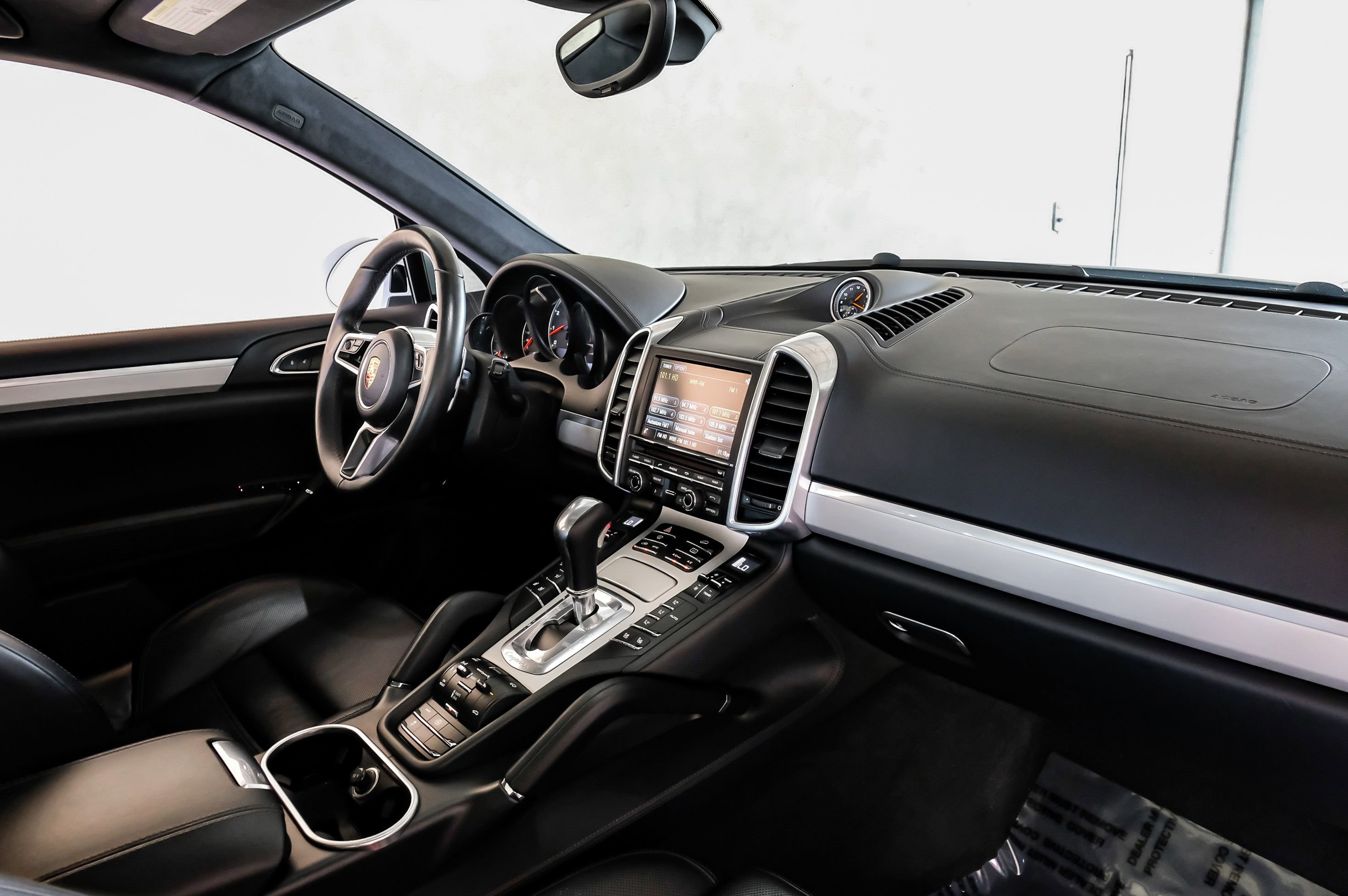 Used 2015 Porsche Cayenne Turbo w/ Premium Plus Package AWD/4WD image 9