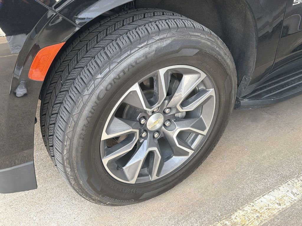 Used 2021 Chevrolet Suburban LT image 4