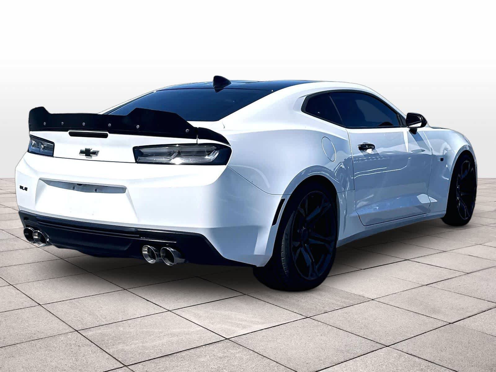 Used 2017 Chevrolet Camaro SS RWD image 9