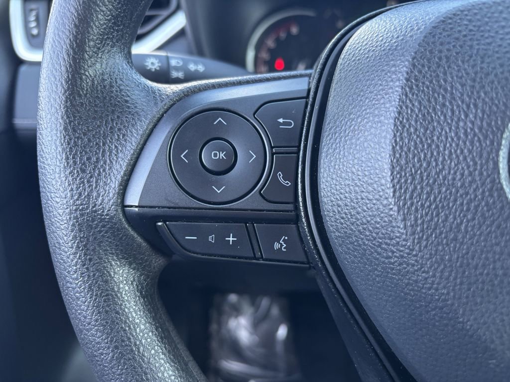Used 2025 Toyota RAV4 XLE AWD/4WD image 17
