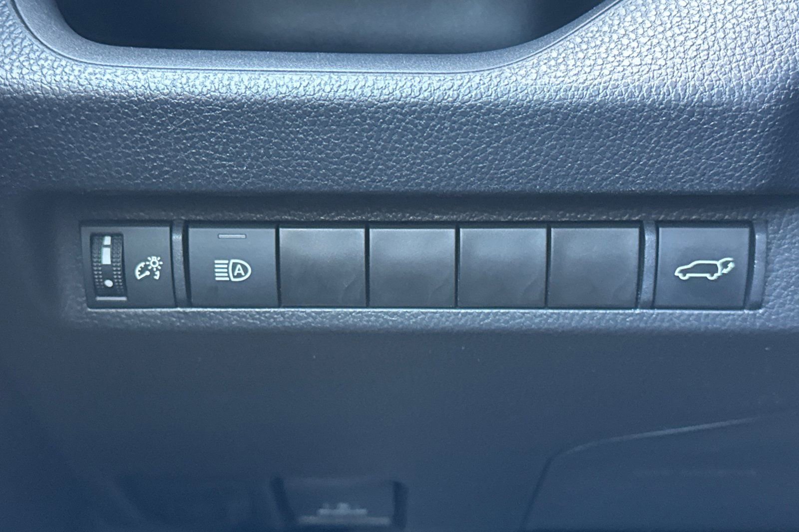 Used 2024 Toyota RAV4 XLE w/ Convenience Package FWD image 32
