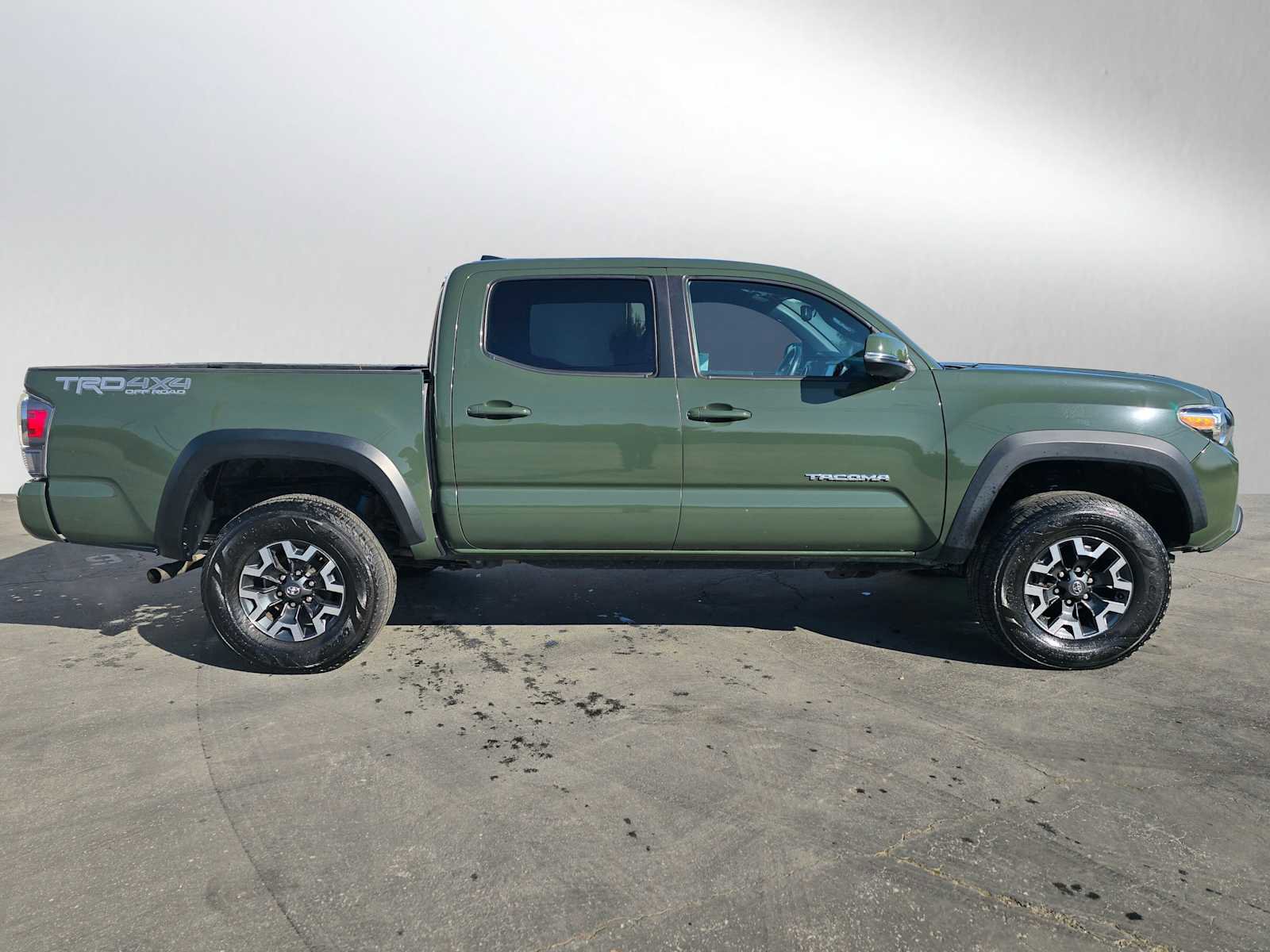 Used 2021 Toyota Tacoma TRD Off-Road image 2