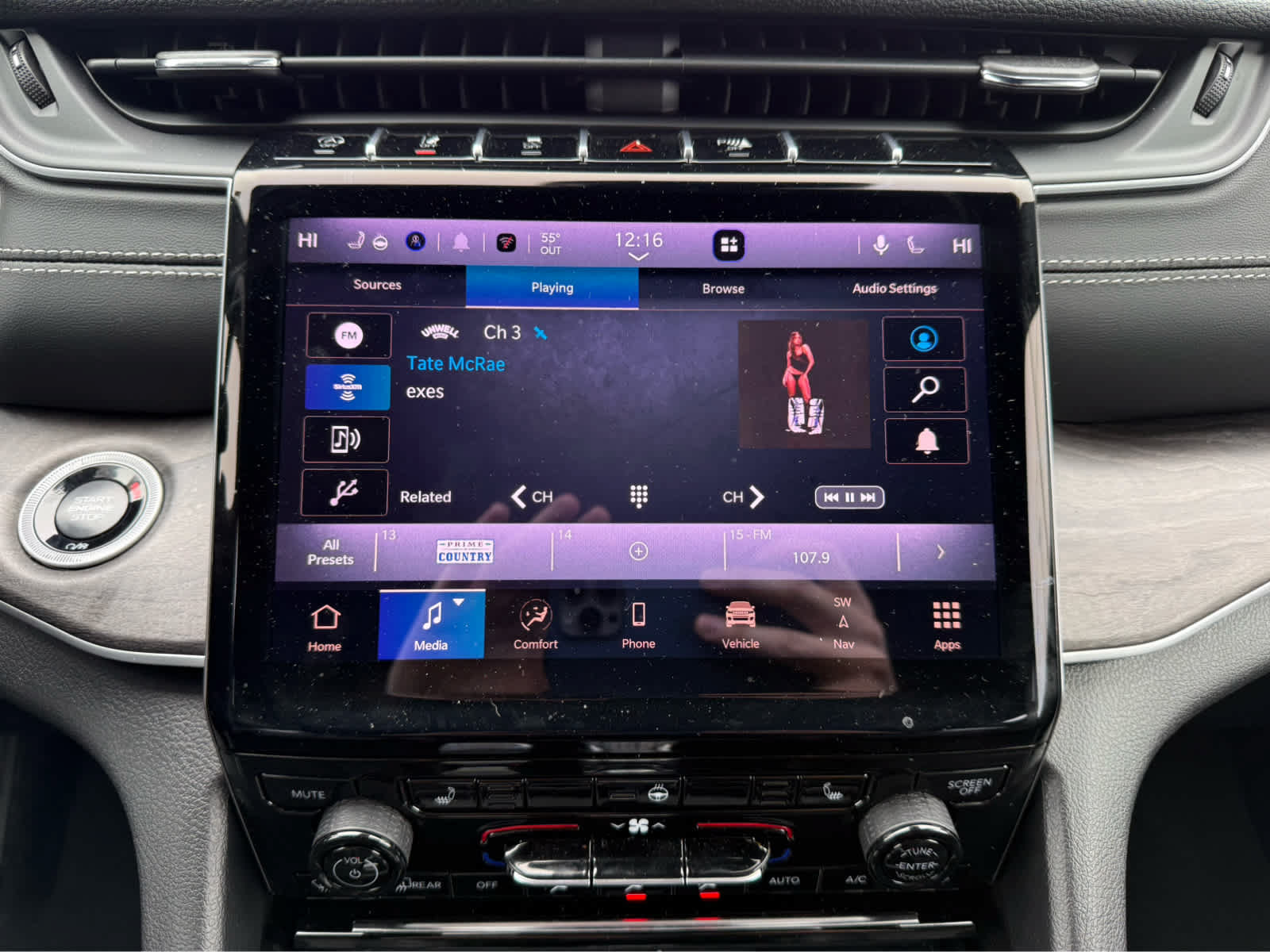 Used 2025 Jeep Grand Cherokee Limited w/ Black Appearance Package AWD/4WD image 17