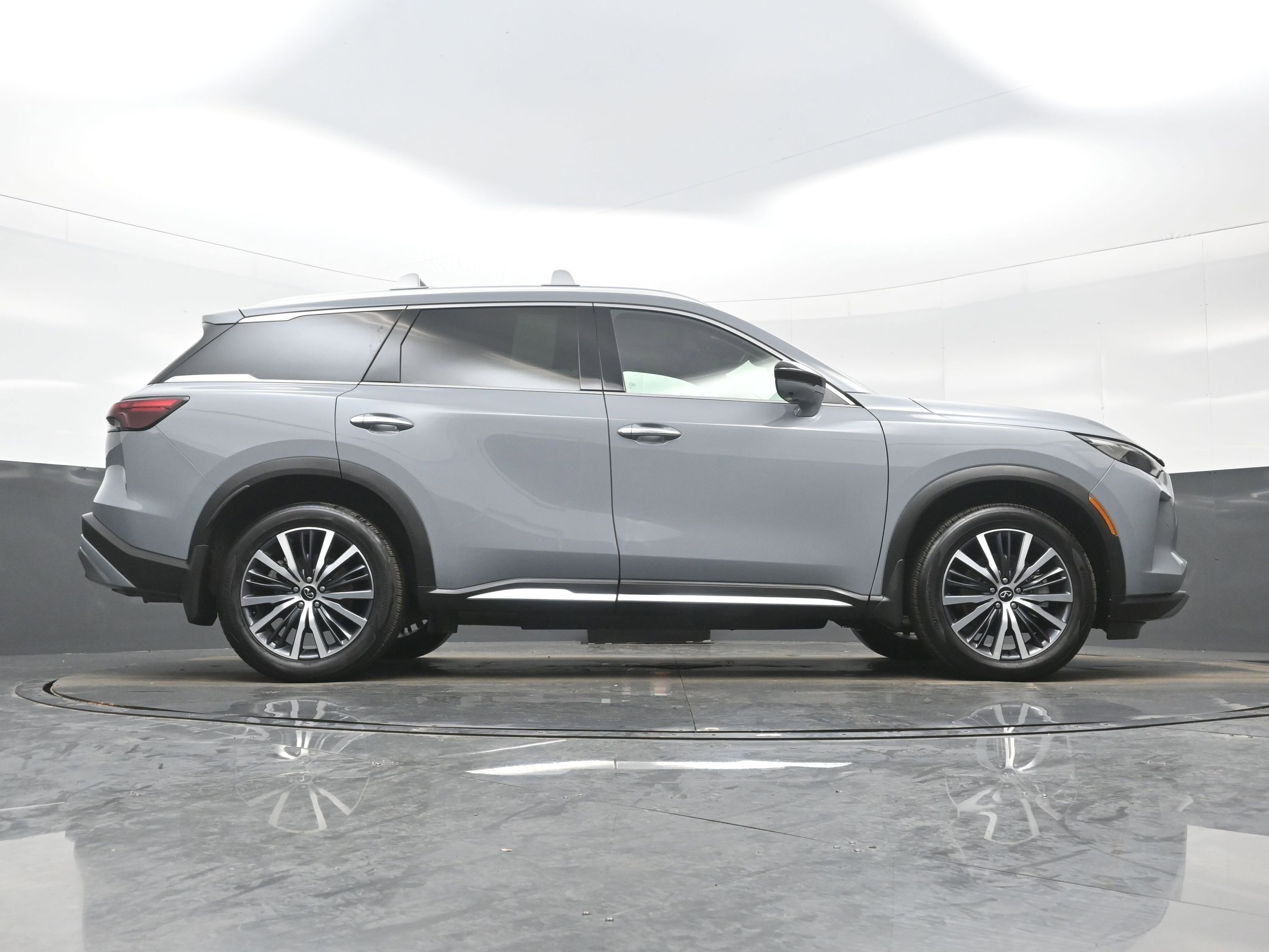 Used 2025 INFINITI QX60 Sensory w/ Vision Package image 34