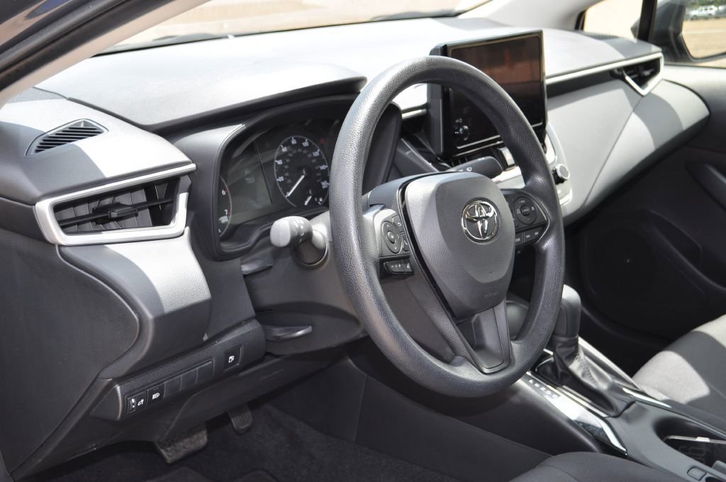 Used 2025 Toyota Corolla LE w/ LE Premium Package FWD image 8