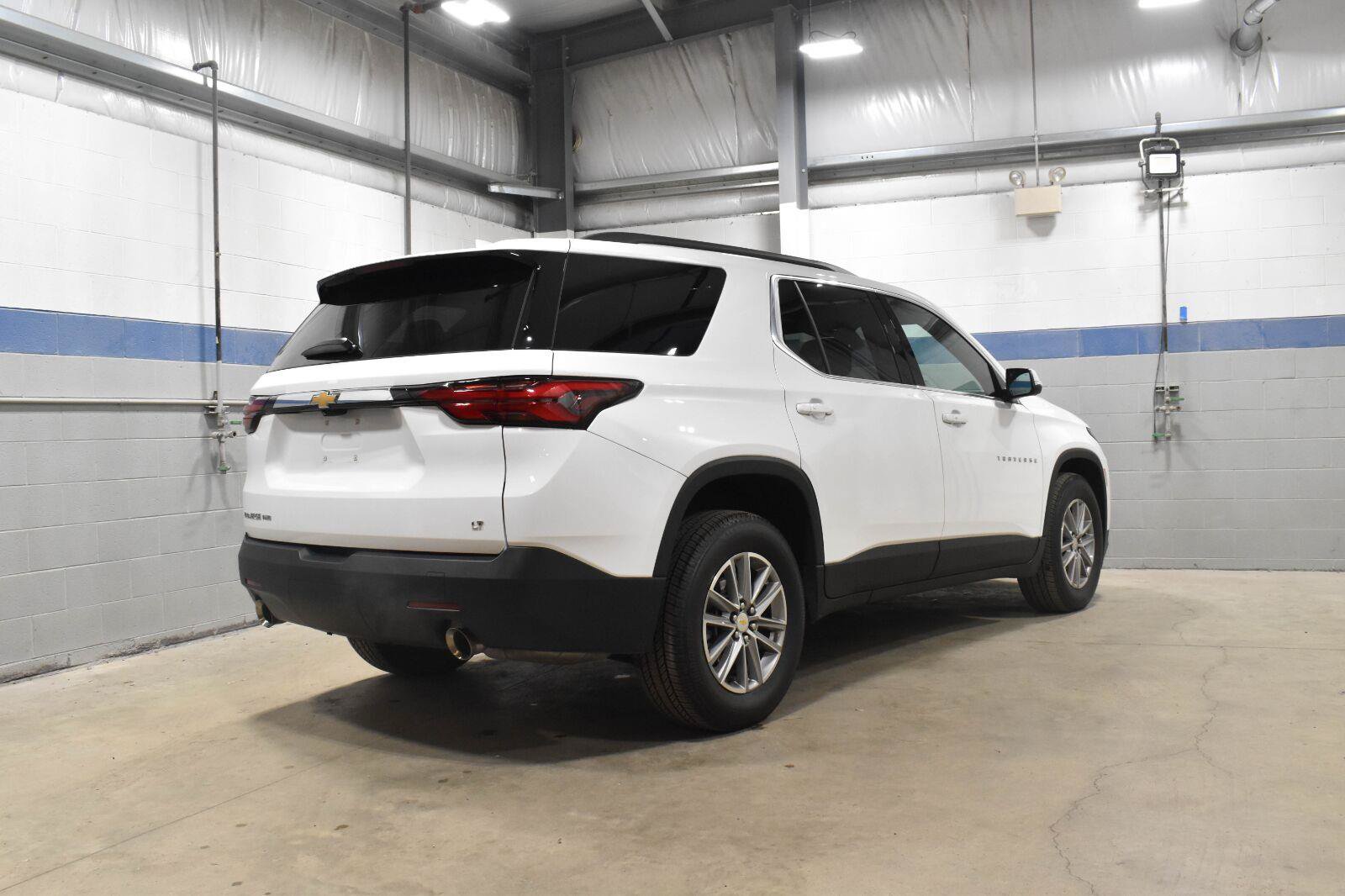 Used 2023 Chevrolet Traverse LT w/ Rear Camera Mirror Package AWD/4WD image 29
