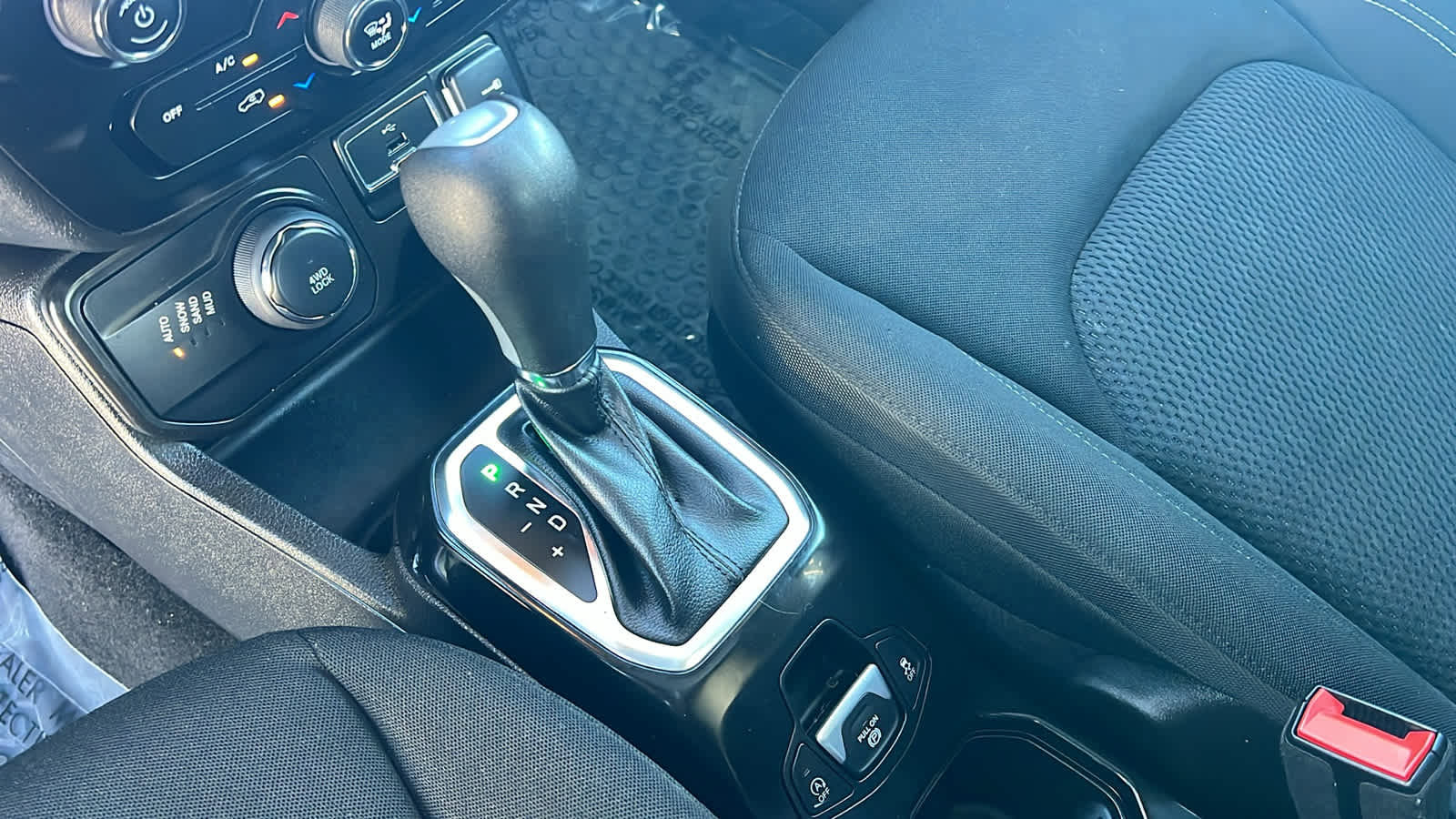 Certified 2022 Jeep Renegade Altitude w/ Sun/Sound Group image 13