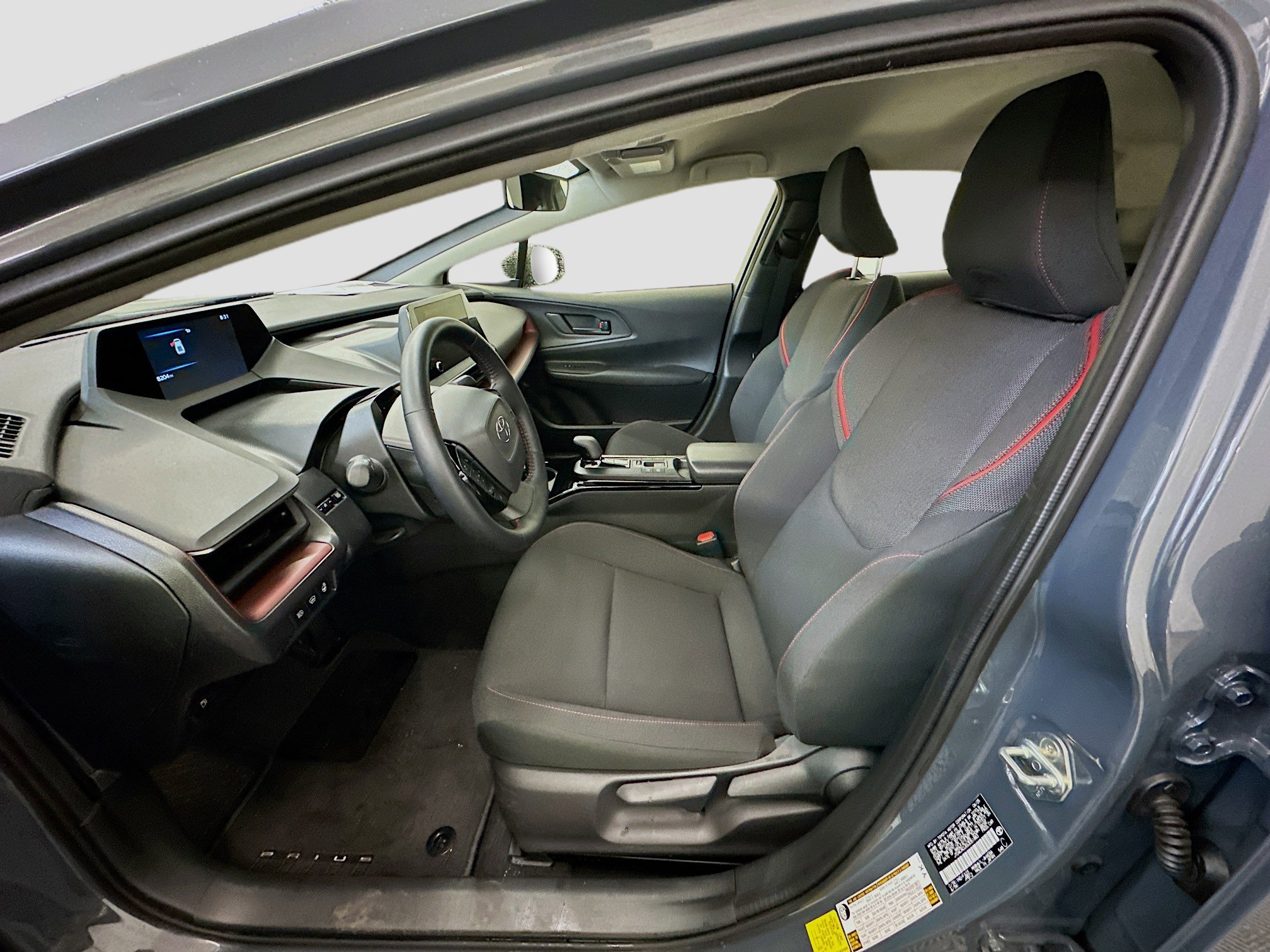 Used 2025 Toyota Prius Plug-In Hybrid image 13