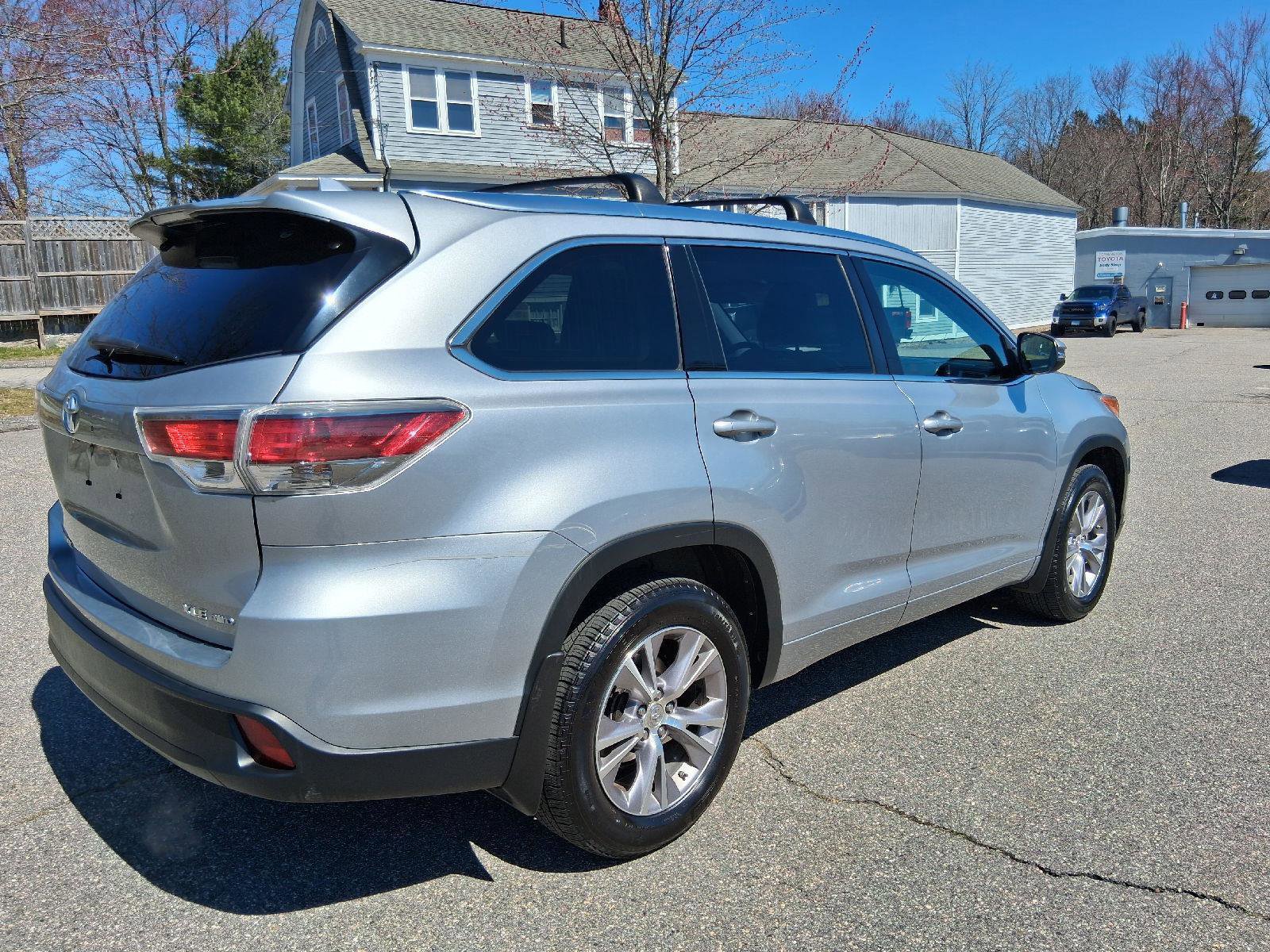 Used 2015 Toyota Highlander XLE AWD/4WD image 6