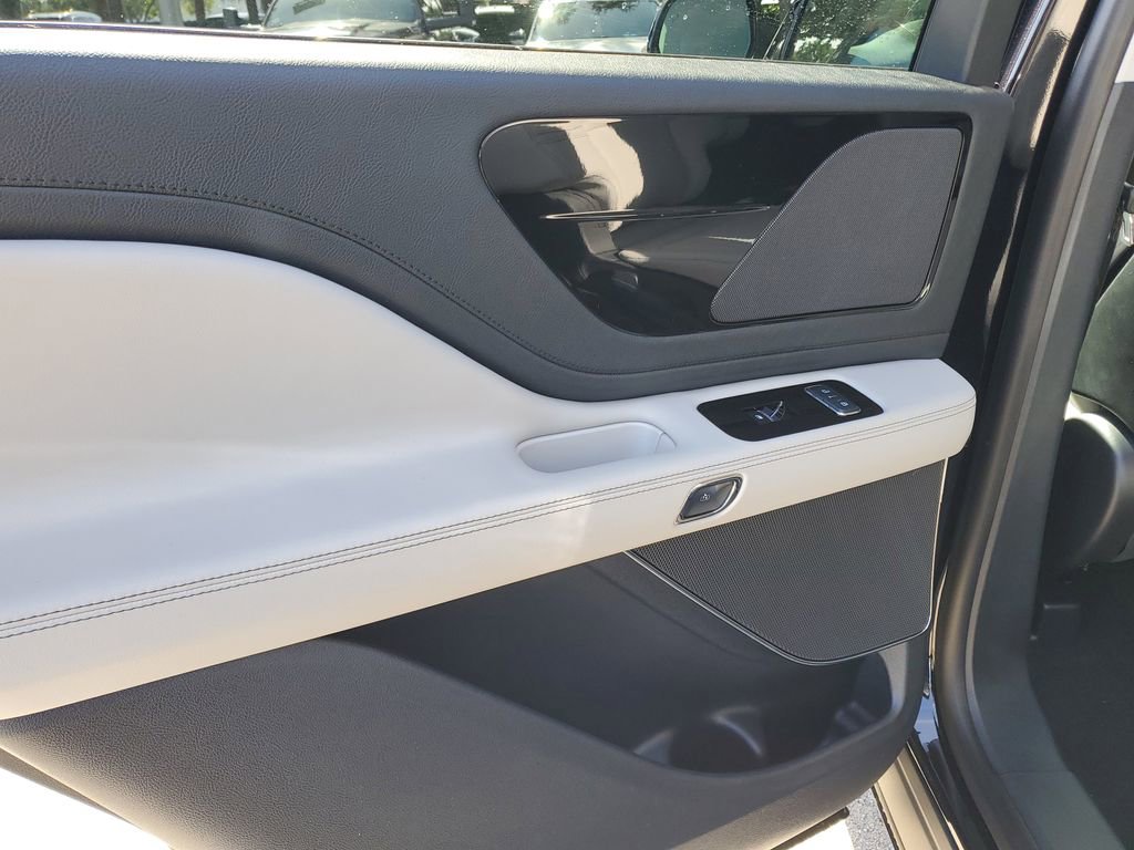 New 2026 Lincoln Aviator 2WD image 9