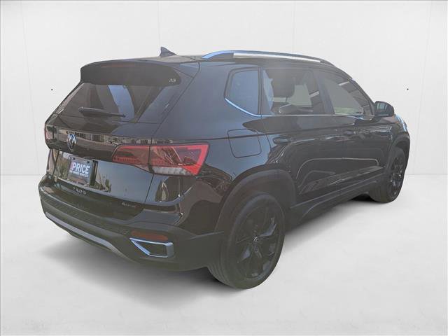 Used 2023 Volkswagen Taos SE w/ Panoramic Sunroof Package image 5