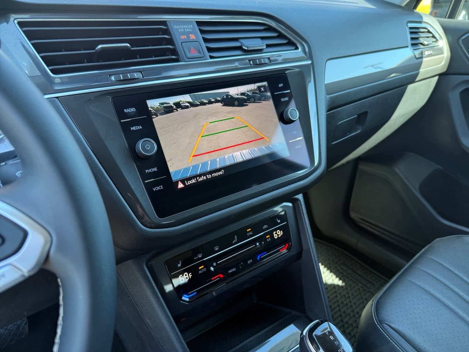 Used 2023 Volkswagen Tiguan SE FWD image 19
