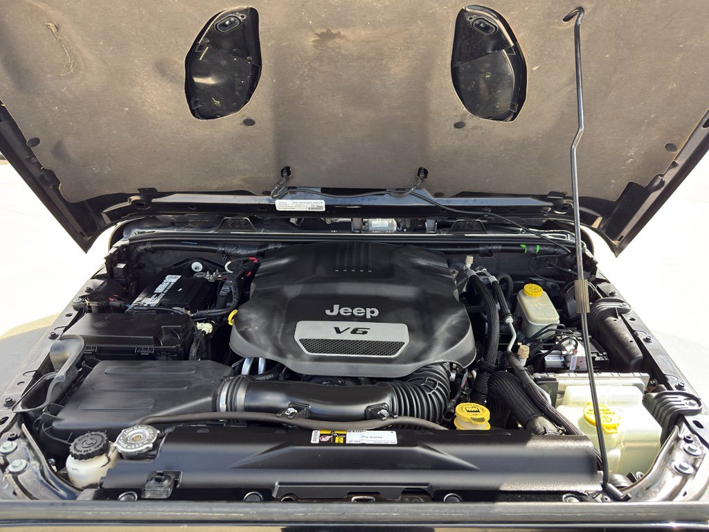 Used 2015 Jeep Wrangler Unlimited Rubicon AWD/4WD image 30