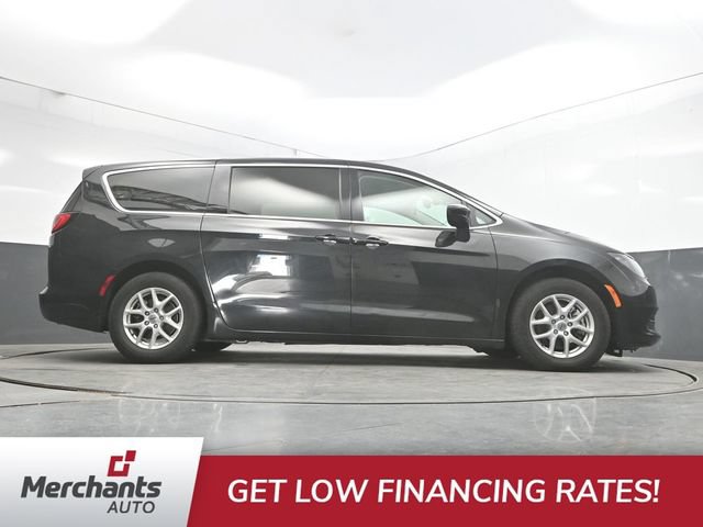 Used 2023 Chrysler Voyager LX FWD image 40