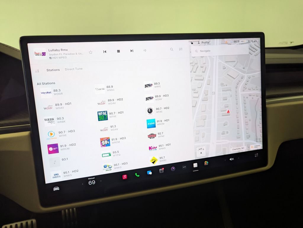 Used 2021 Tesla Model S Plaid image 77