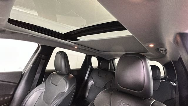 Used 2020 Jeep Cherokee Limited AWD/4WD image 13