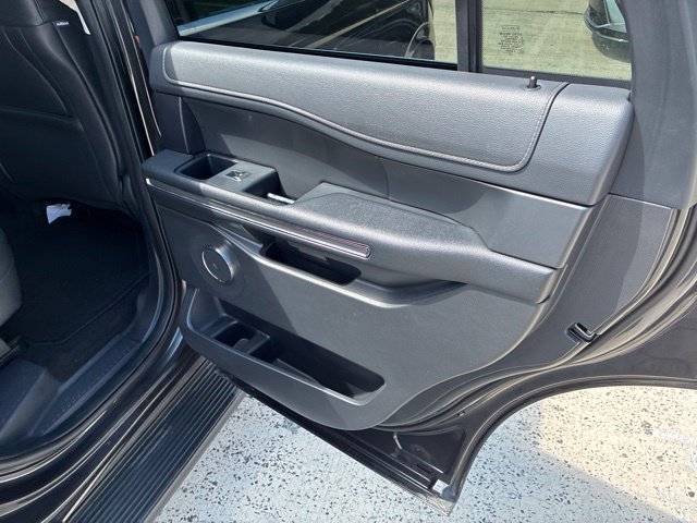 Used 2024 Ford Expedition XLT AWD/4WD image 47