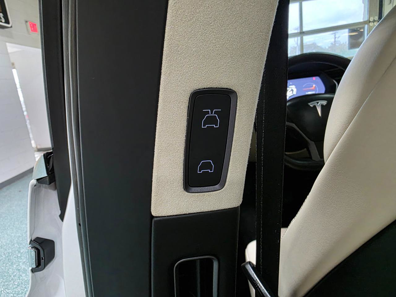 Used 2018 Tesla Model X 75D AWD/4WD image 21