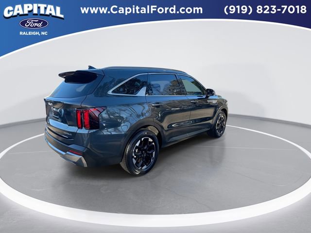 Used 2024 Kia Sorento S image 8