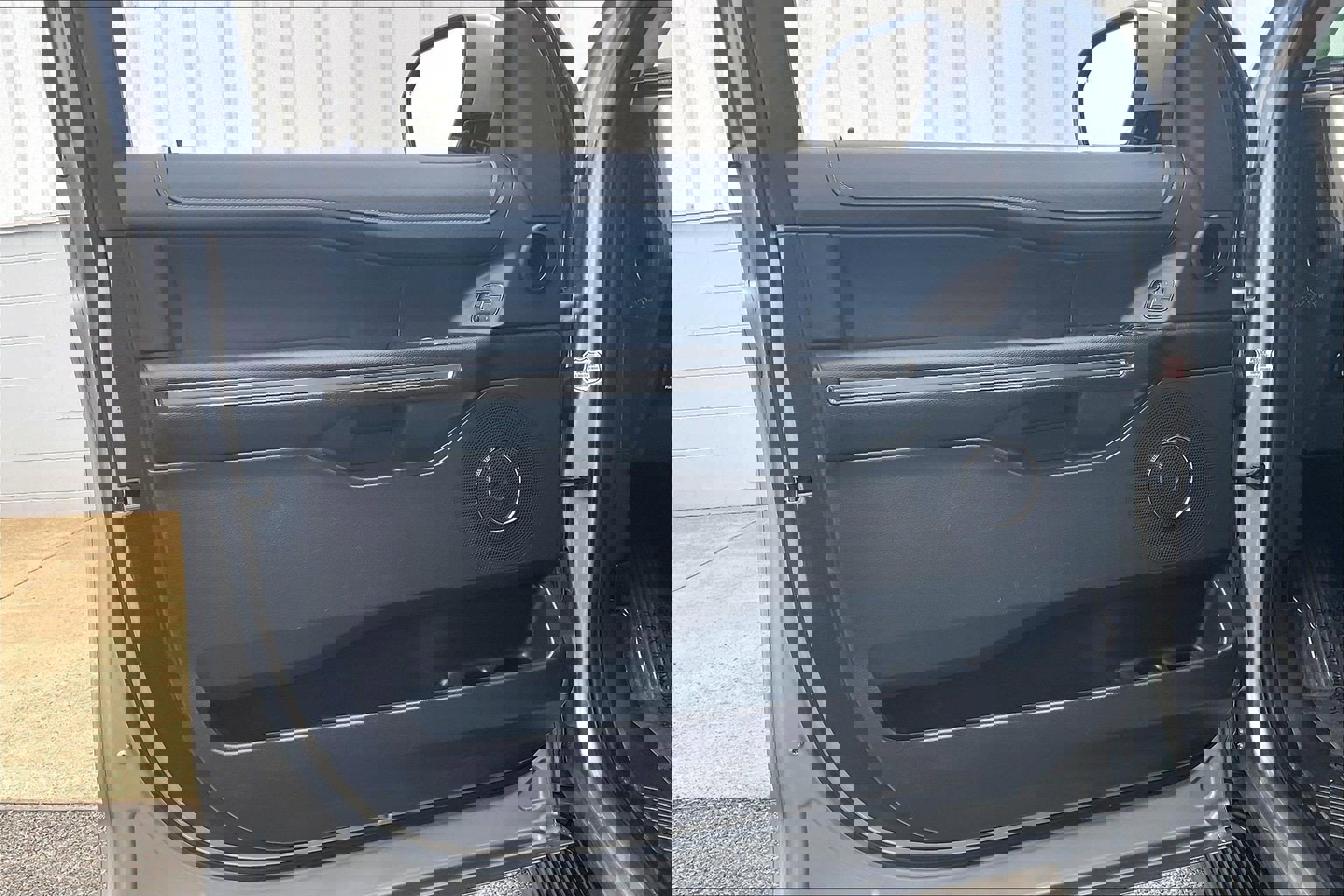 Used 2024 Ford Expedition XLT image 27