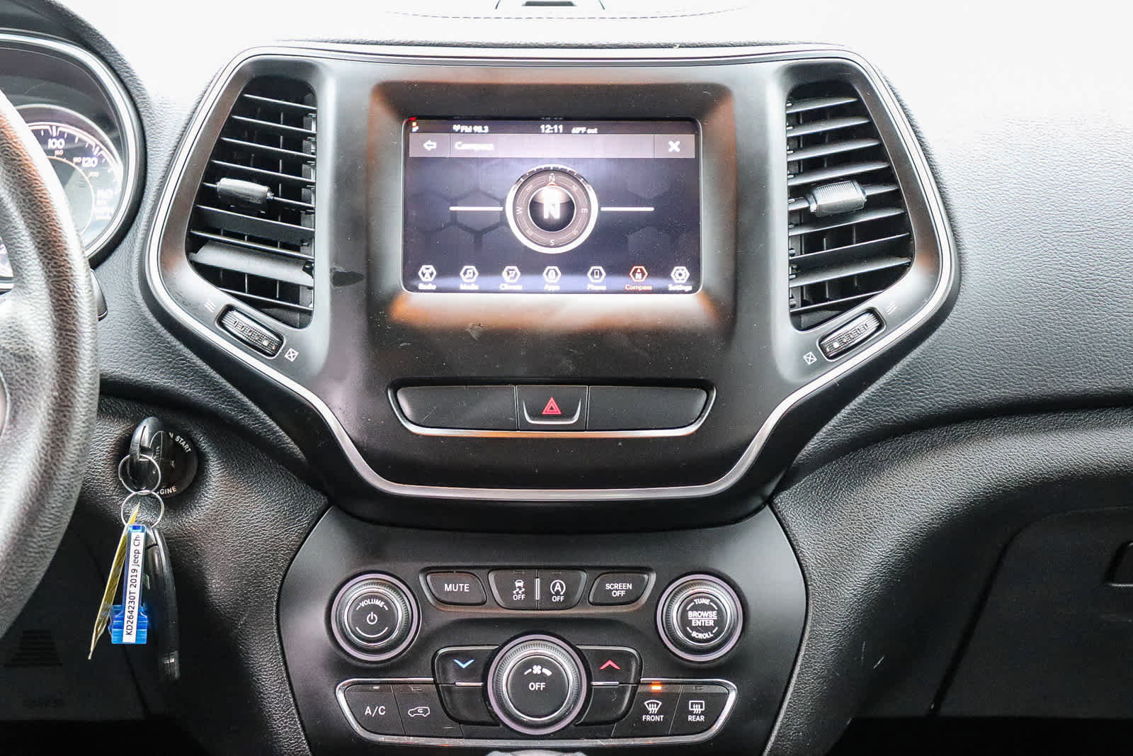 Used 2019 Jeep Cherokee Latitude w/ Popular Appearance Group image 14