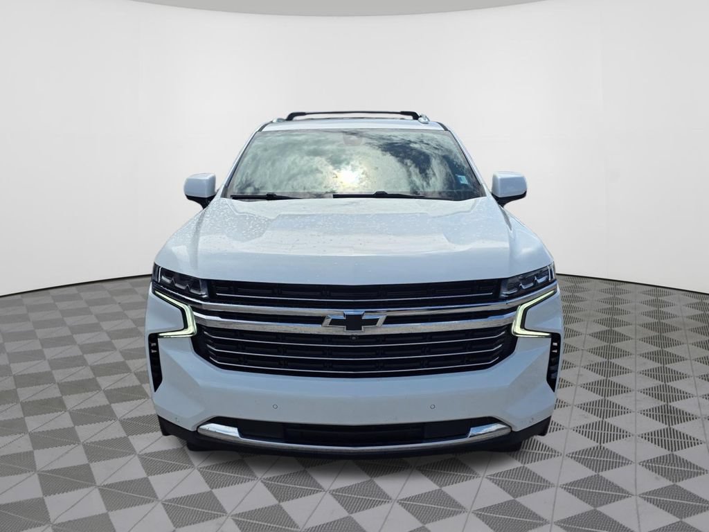 Used 2021 Chevrolet Suburban LT w/ Luxury Package RWD image 3
