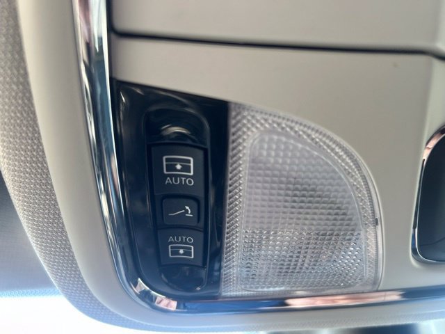 Used 2021 Jeep Cherokee Latitude Lux w/ Sun & Sound Group AWD/4WD image 38