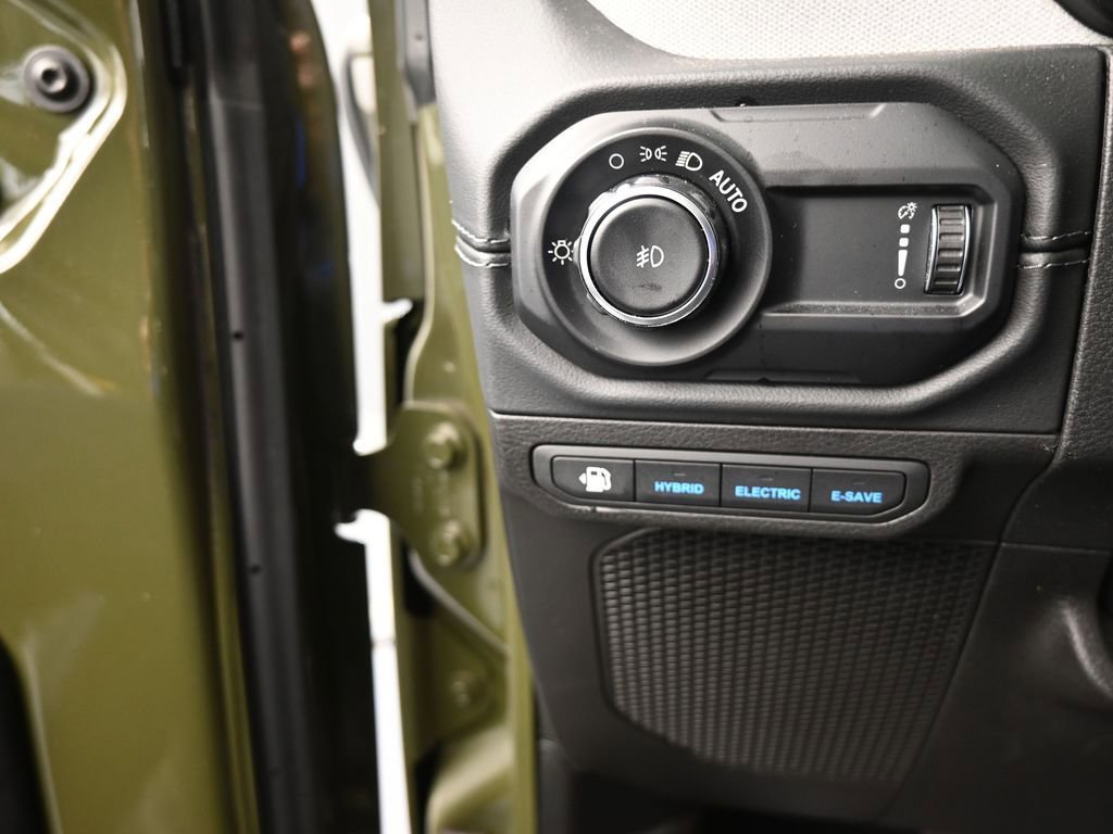 Used 2024 Jeep Wrangler Unlimited Sahara image 31