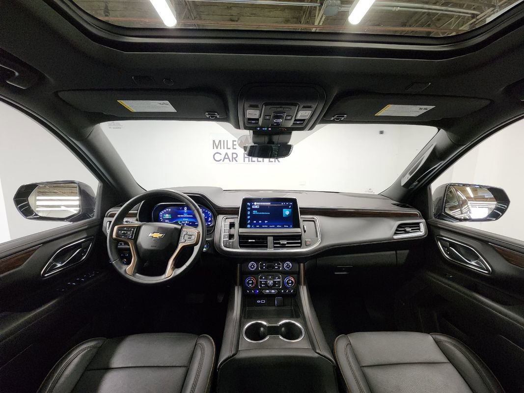 Used 2023 Chevrolet Suburban High Country image 3