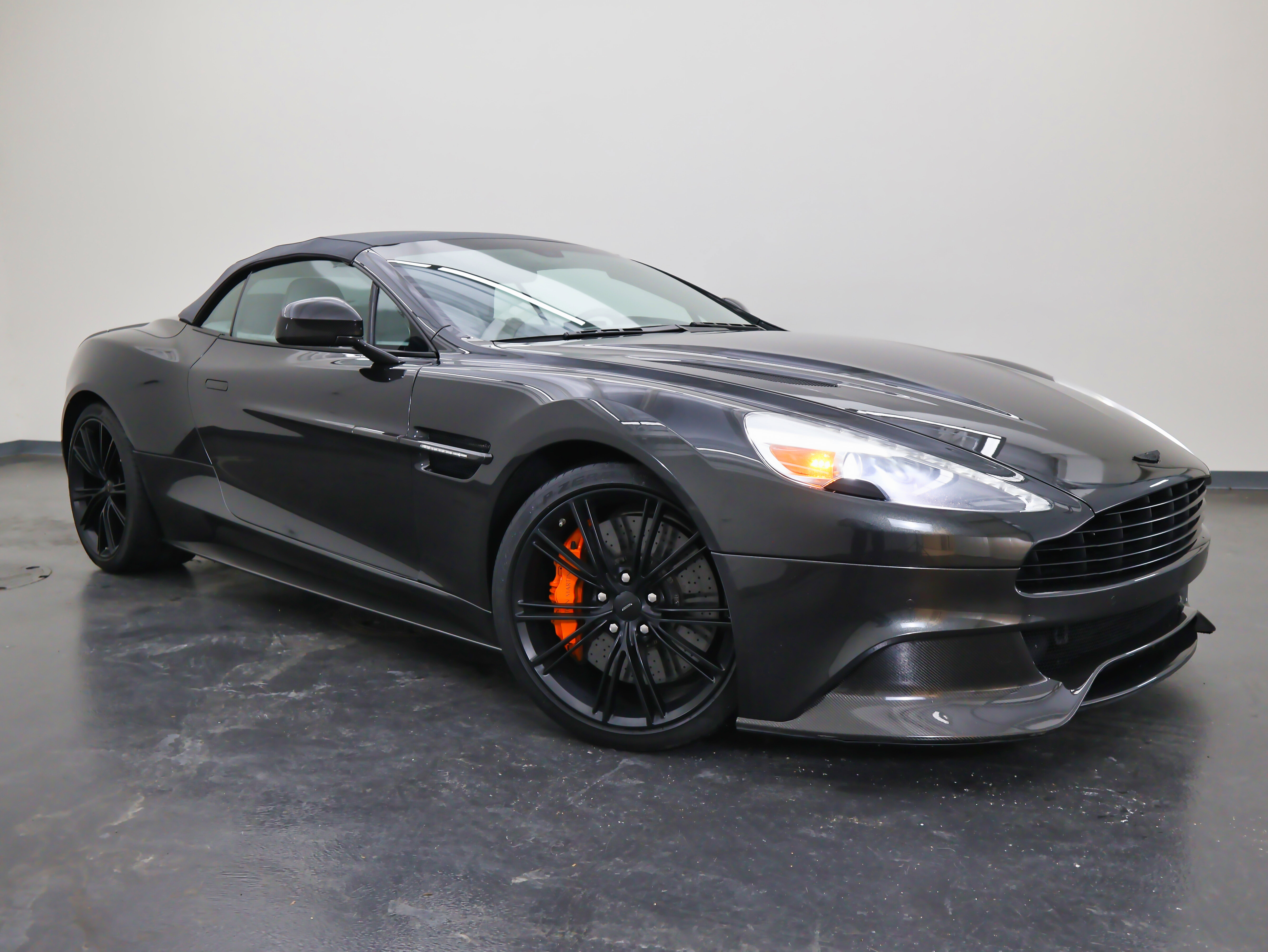 Used 2014 Aston Martin Vanquish Volante image 2