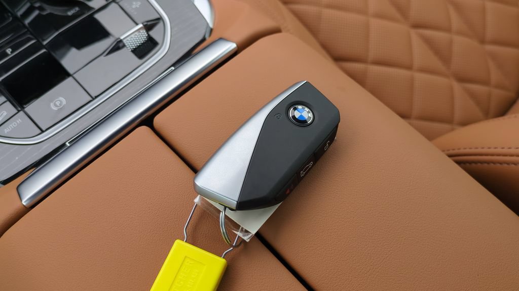 New 2026 BMW X5 xDrive50e w/ M Sport Package AWD/4WD image 24