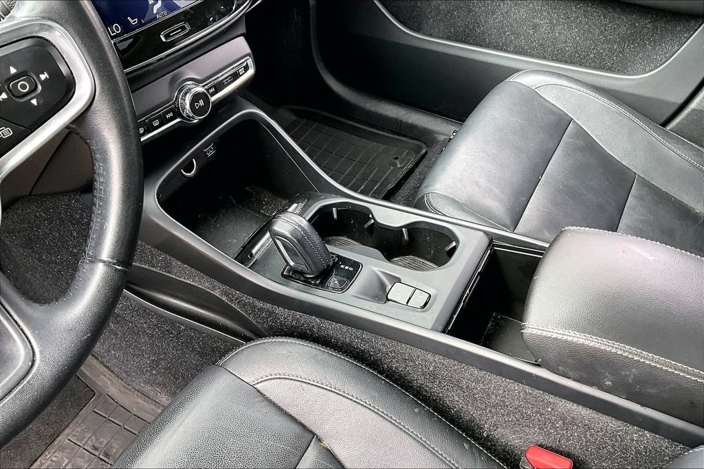 Used 2019 Volvo XC40 T5 Momentum AWD/4WD image 16