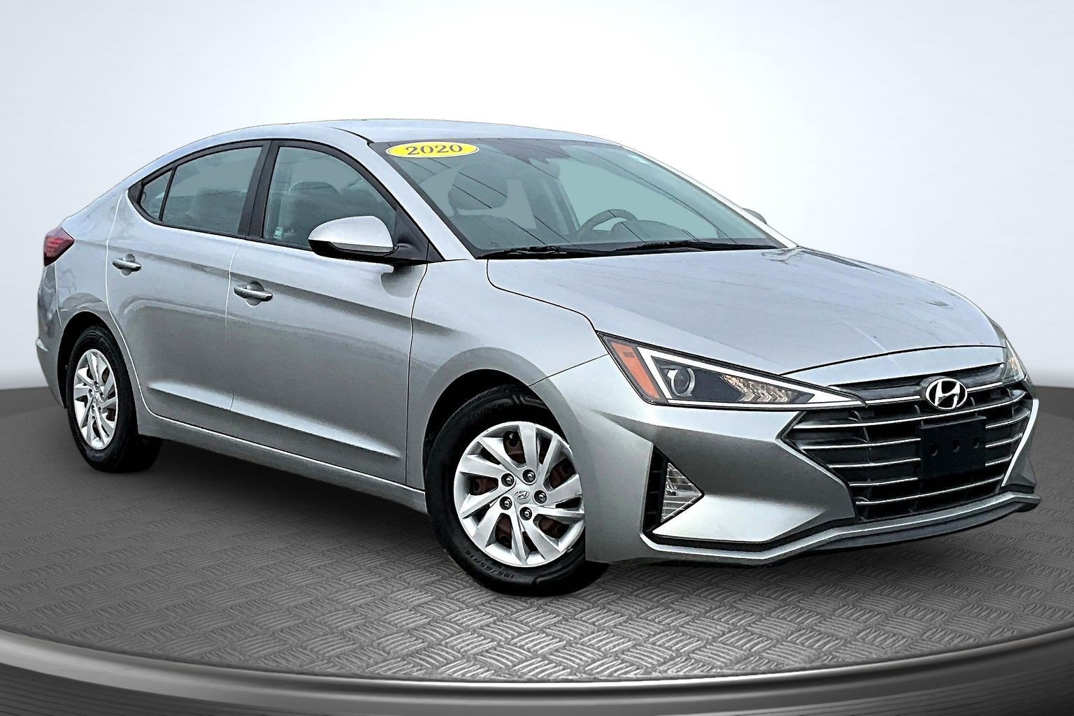 Used 2020 Hyundai Elantra SE FWD image 2