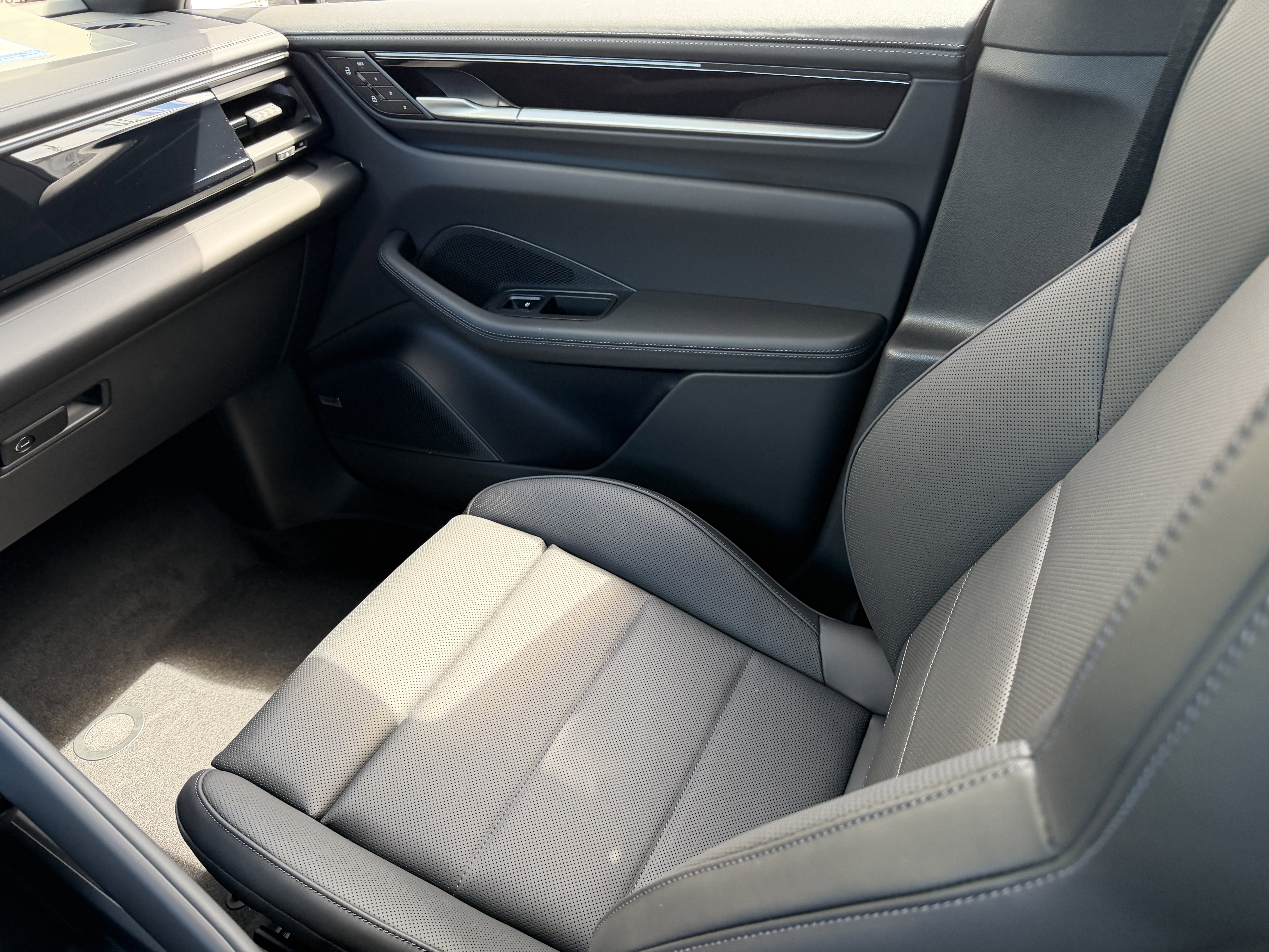 New 2026 Porsche Macan 4S Electric image 18