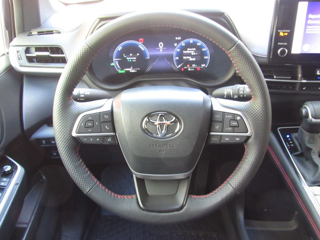 Used 2025 Toyota Sienna XSE AWD/4WD image 27
