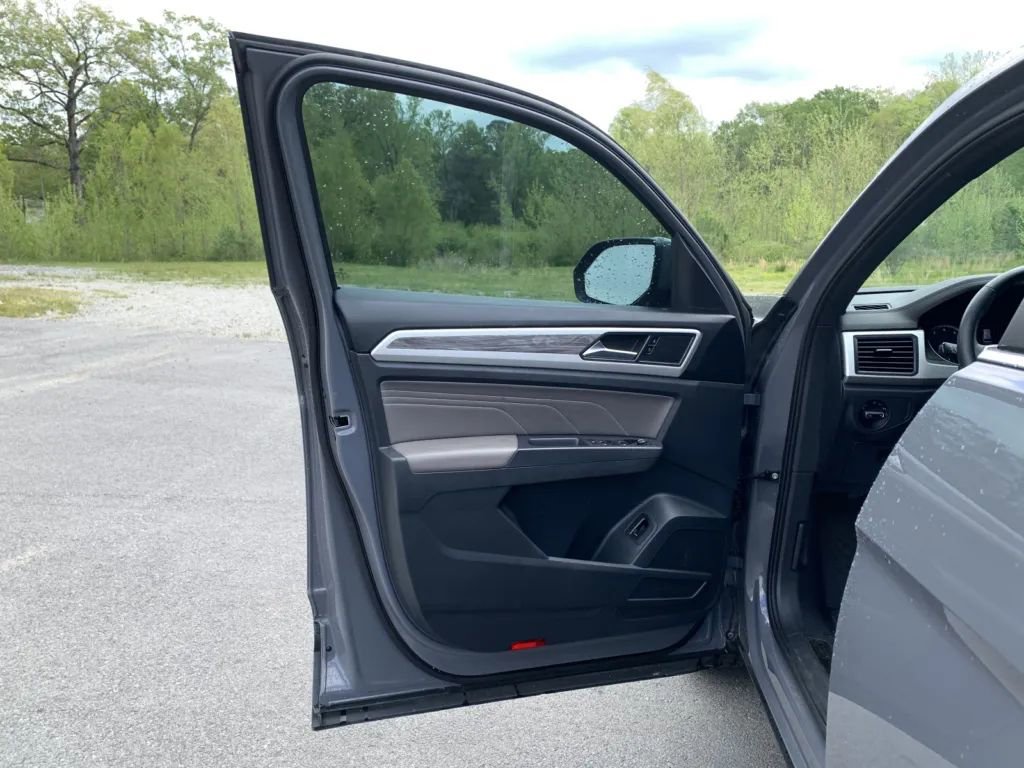 Used 2021 Volkswagen Atlas Cross Sport SE image 16