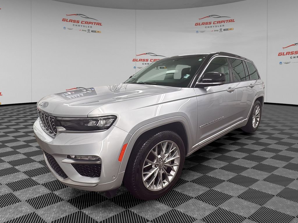 Used 2024 Jeep Grand Cherokee Summit w/ Luxury Tech Group V image 3