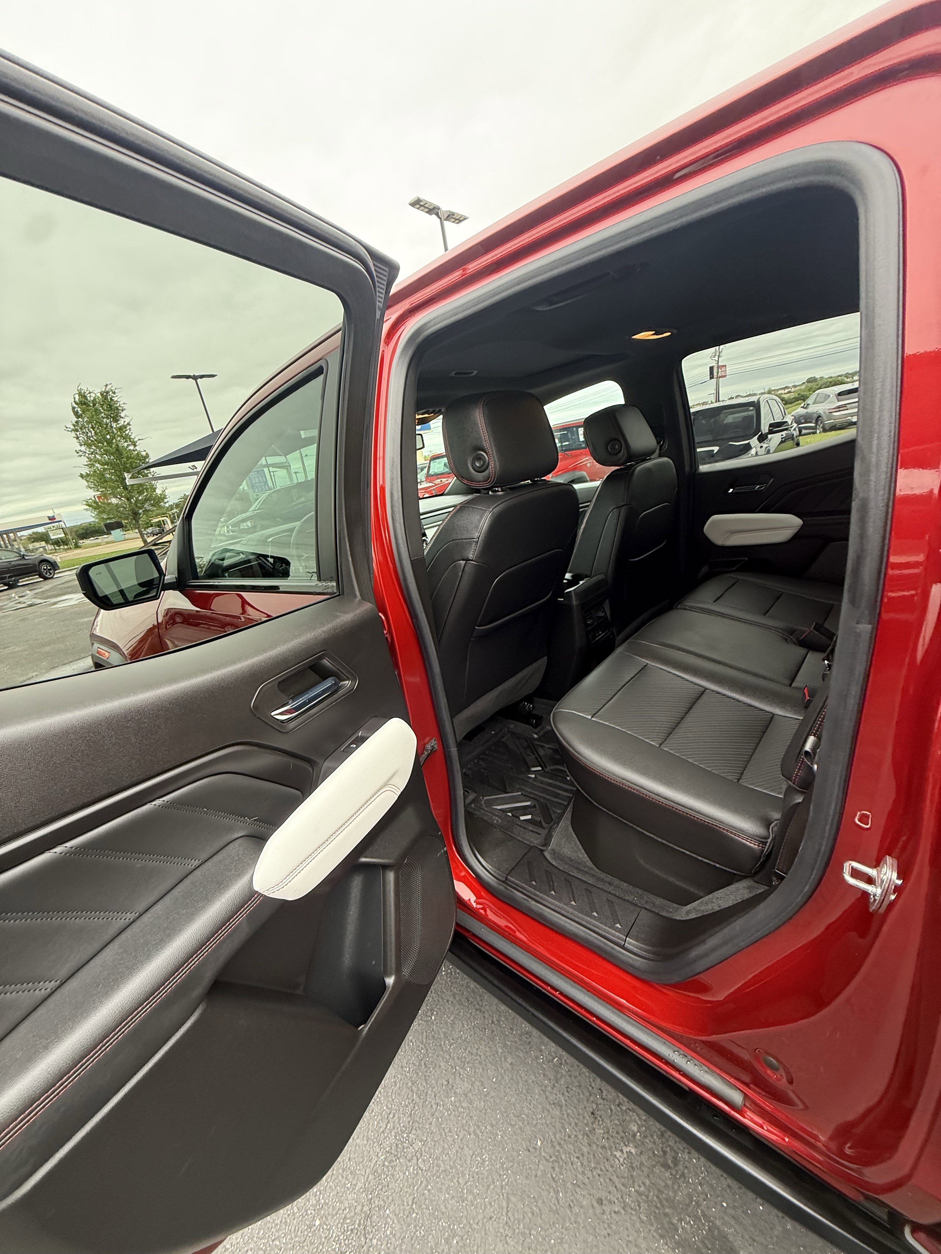 Used 2023 GMC Canyon AT4X AWD/4WD image 10