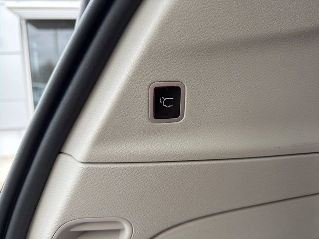 Used 2024 Chrysler Voyager LX image 14