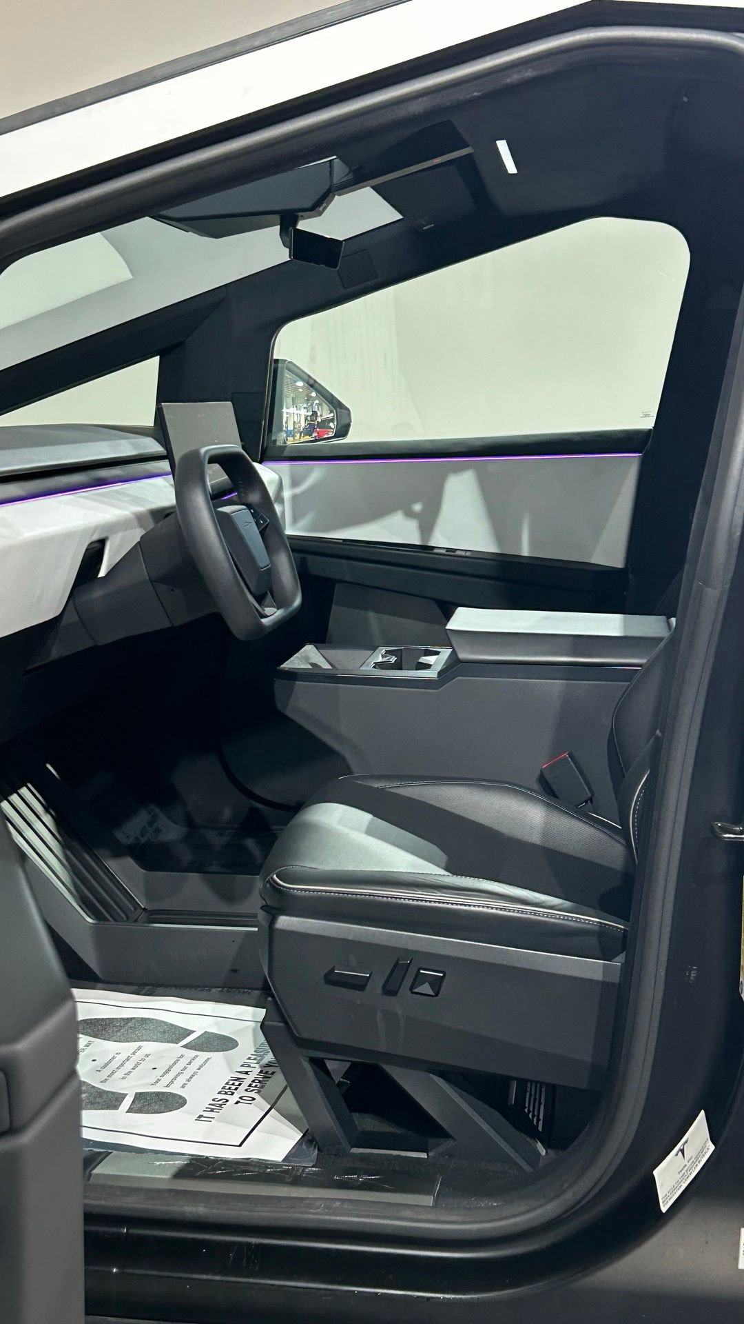 Used 2024 Tesla Cybertruck AWD Crew Cab image 42